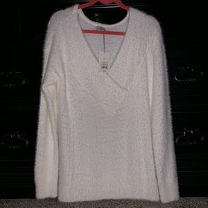 NWT Women’s white v-neck sweater